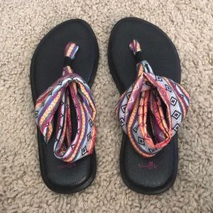Sanuk sandals size 11